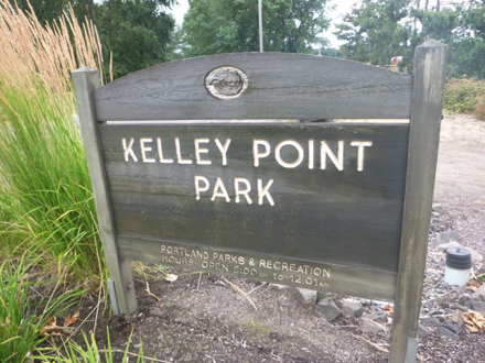 Entrance sign for Kelley Point Park - Hours 6 am to 10 pm - Portland Parks & Recreation - hours on sign are no longer valid